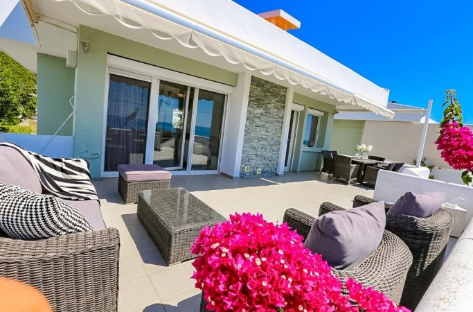 Mira Mare Beachfront Villa — снимка 5