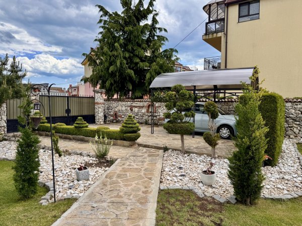 Private Apartment Casa Lilia with Garden — фото 3