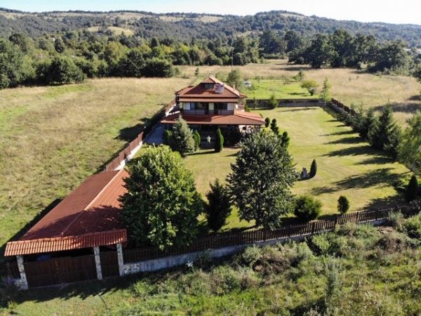 Vila on a Lake Lyastoviche Gnezdo near Troyan — photo 3