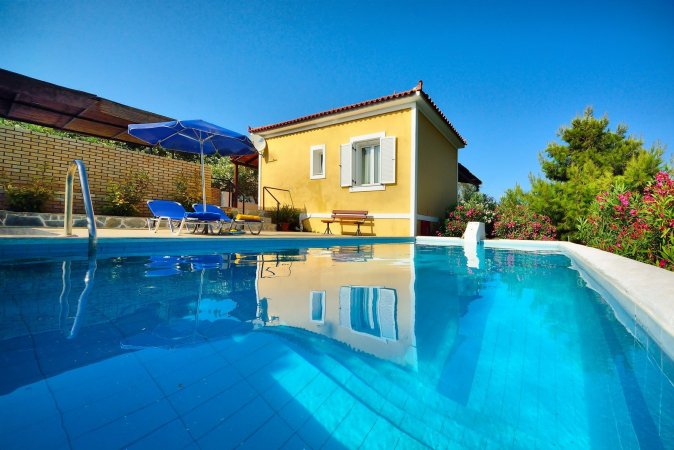 MOUZAKIS VILLAS (YELLOW VILLA) — photo 1