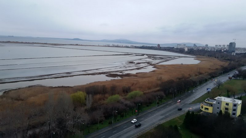 Тристаен апартамент, квартал Изгрев гр.Бургас — photo 1