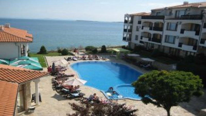 Apartment in Sun Coast complex 40 m from the sea. — photo 1