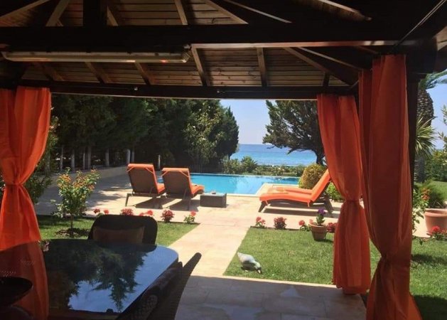 Beachfront Villa Olga — photo 2