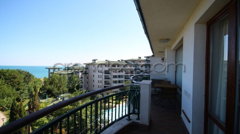 Apartment in Emerald complex