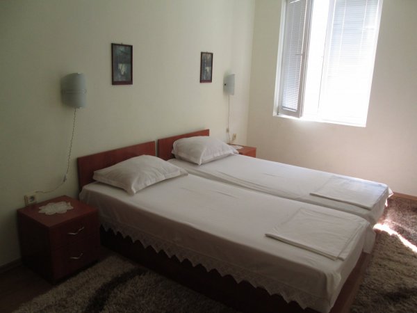 Two-bedroom apartment just a few steps from the beach in Varna — photo 5