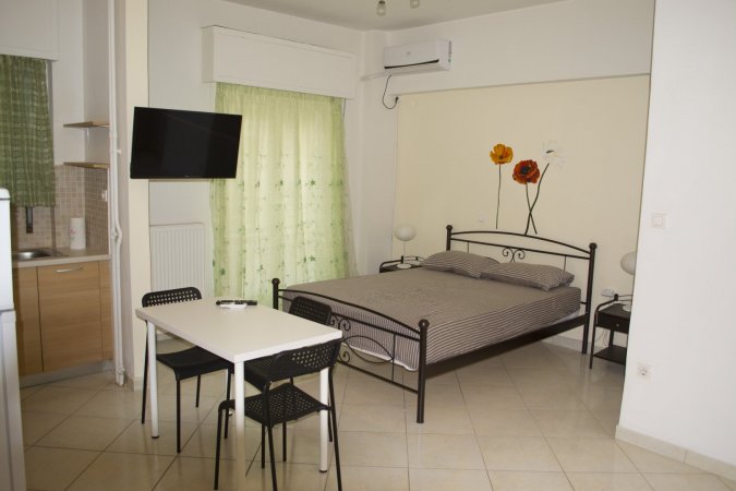 irias apartment — photo 1