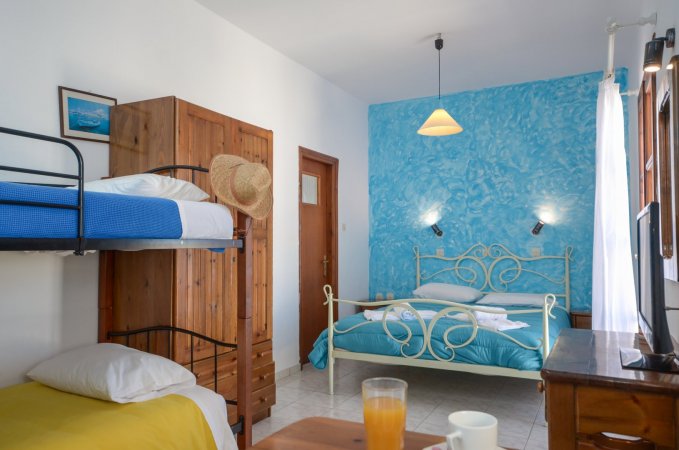 Depis Economy room /4 people Naxos city center — photo 5