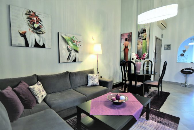 Zoe's apartment — photo 1