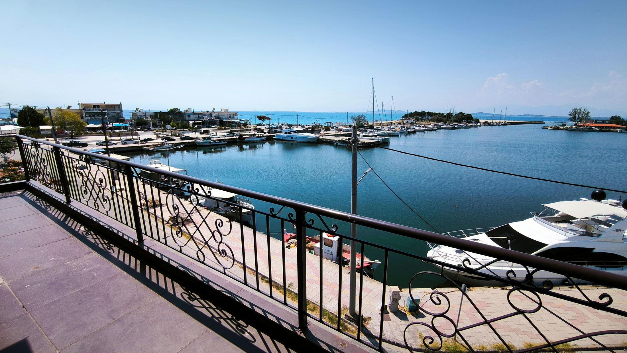 Captain’s Harbor Panorama | Seafront Maisonette in Fanari